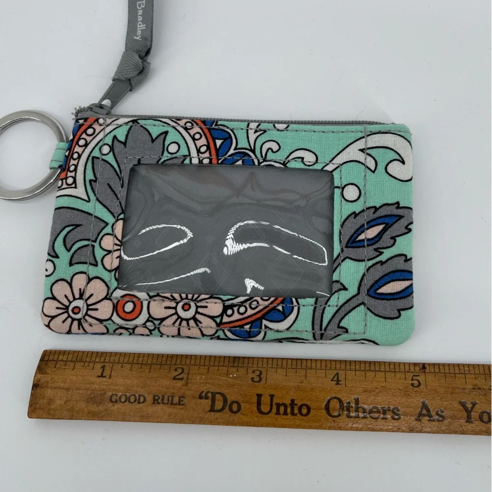 ⭐️Vera Bradley Mint and Gray Floral ID Case